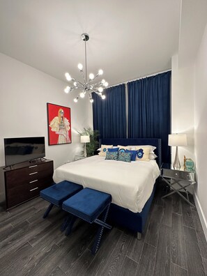 3 bedrooms, desk, iron/ironing board, travel crib