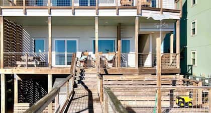 Sleek and Modern Oceanfront home: walk to restaurants and boardwalk!