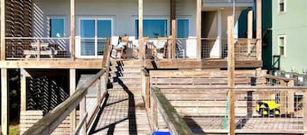 Sleek and Modern Oceanfront home: walk to restaurants and boardwalk!