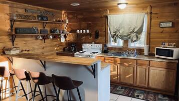 KĂŒhlschrank, Mikrowelle, Ofen, Herdplatte