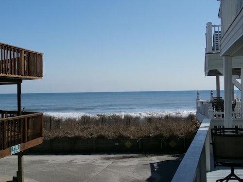  60 jalkaa meressä 5 bd / 3 kylpy Oceanview Beach House nukkuu 14 4 kansilla