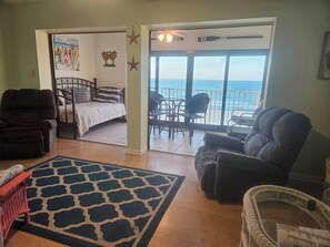 2 makuuhuonetta, silitysrauta/-lauta, ilmainen Wi-Fi, vuodevaatteet