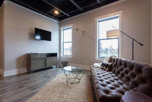 Luxury Fireplace Suite in a Modern Loft in Wine Country