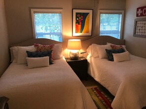 2 bedrooms, WiFi, bed sheets - BEAUTIFULLY DESIGNED CONDO, JUST ONE MILE TO BEACH! CLOSE TO EVERYTHING YOU NEED (saint Simons  island ga)