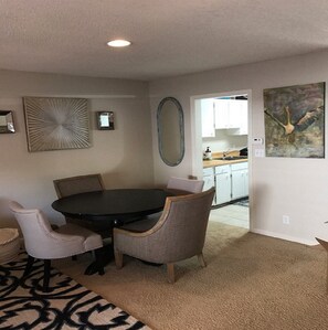 Dining - BEAUTIFULLY DESIGNED CONDO, JUST ONE MILE TO BEACH! CLOSE TO EVERYTHING YOU NEED (saint Simons  island ga)