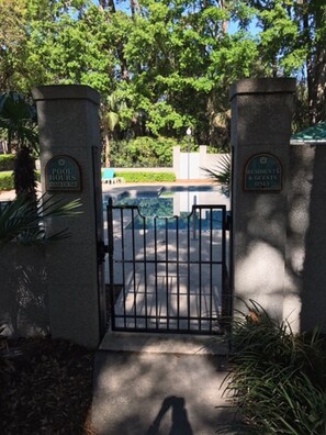 Pool - BEAUTIFULLY DESIGNED CONDO, JUST ONE MILE TO BEACH! CLOSE TO EVERYTHING YOU NEED (saint Simons  island ga)