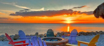 Waterfront Fun! Near Bucs & Bolts Games 🌴