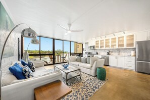 Televisión, libros y estéreo 