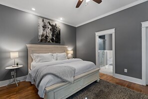 4 habitaciones, tabla de planchar con plancha, cuna de viaje y wifi 