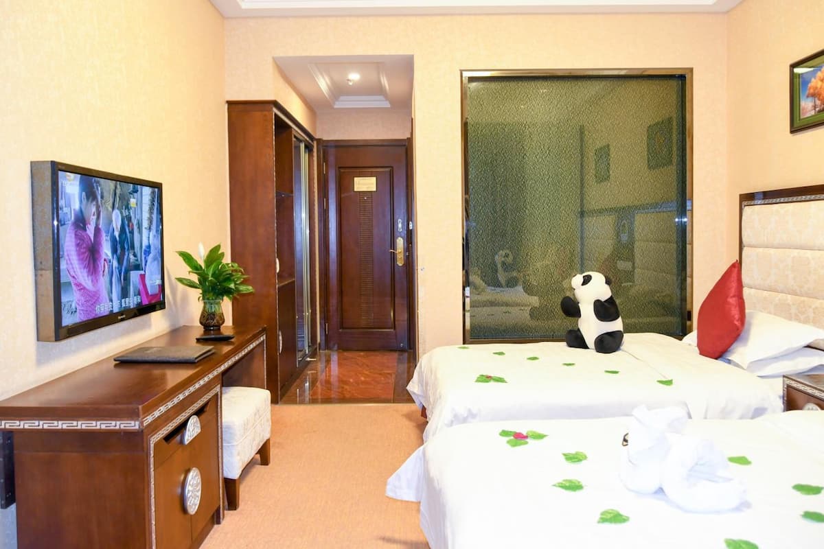 minibar, in-room safe, desk, blackout curtains