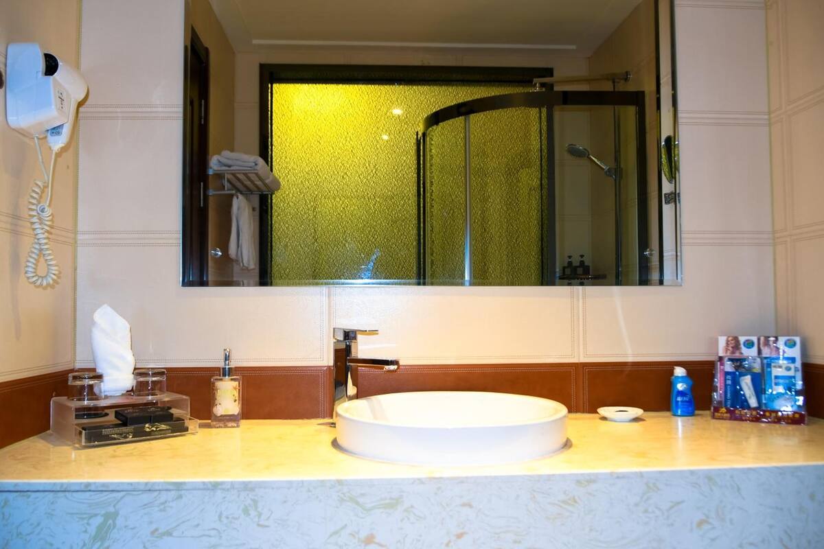 shower, free toiletries, hair dryer, slippers