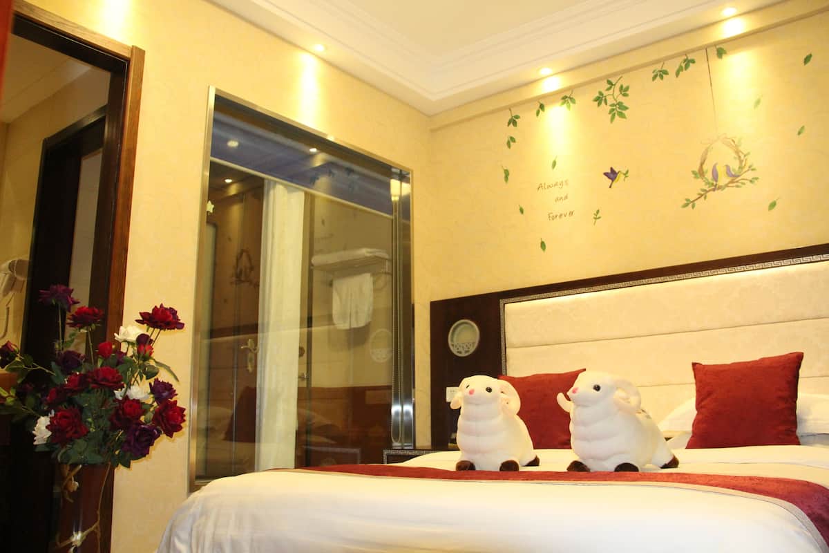 business king room | minibar, in-room safe, desk, blackout curtains