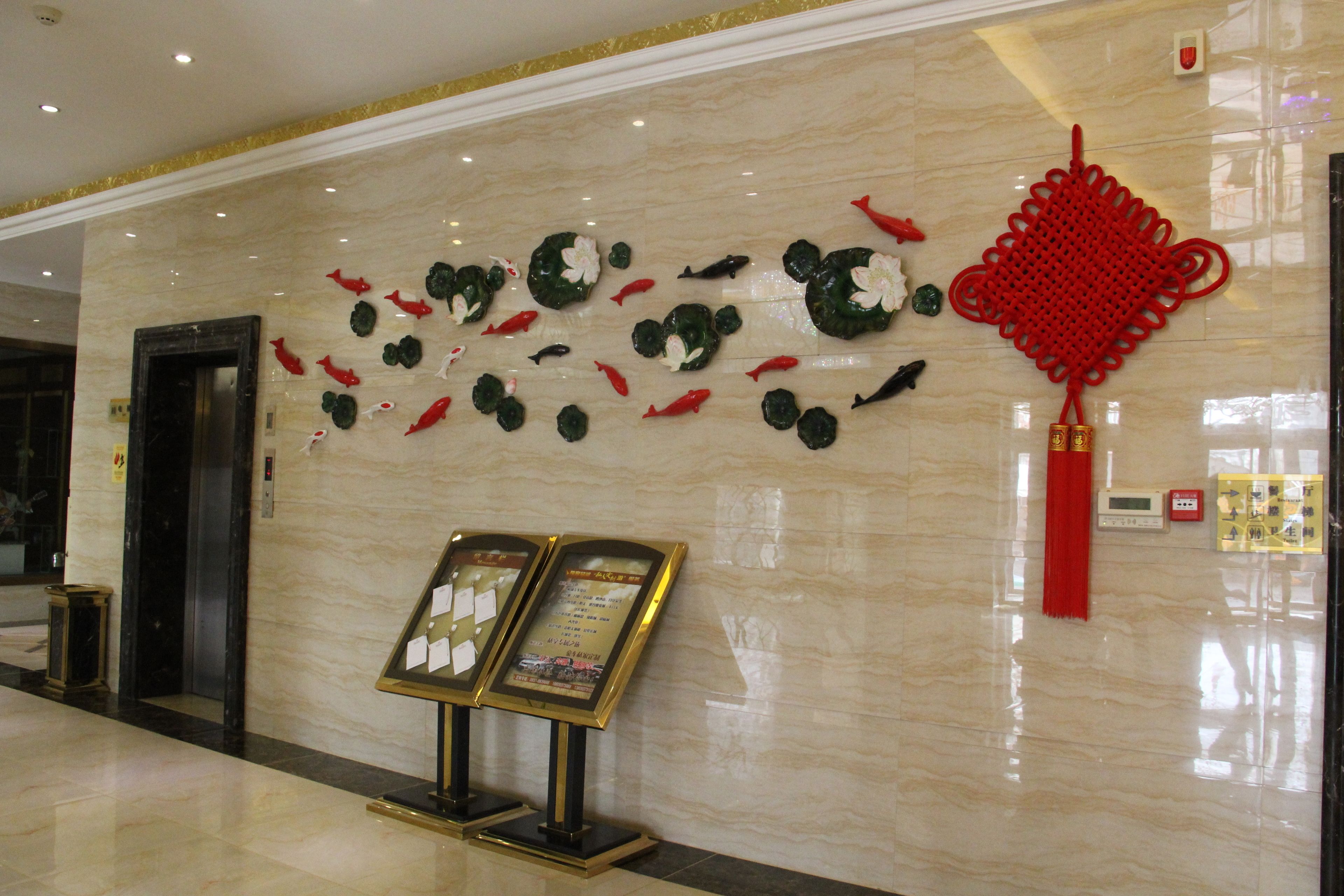 shower, free toiletries, hair dryer, slippers