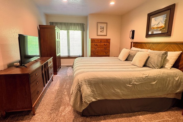 2 bedrooms, desk, iron/ironing board, travel crib