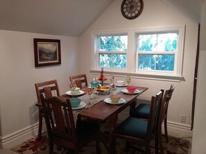 Dining - Beautiful Central Coast home, quiet & peaceful property in wine country (Templeton)