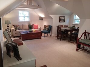 Smart TV, reproductor de DVD, libros y videoteca