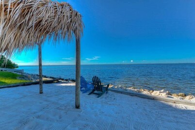 20% off! Amazing views, waterfront, close to beach