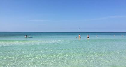 3BR House, Free Cart, Beachfront Pool 🌴 Private Beach!