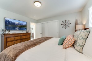 4 bedrooms, desk, iron/ironing board, travel cot