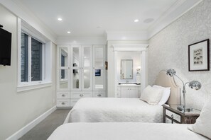 3 bedrooms, WiFi, bed sheets