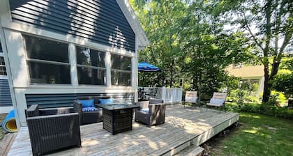 BEAUTIFUL HOUSE, PERFECT FOR TWO FAMILIES! SHORT WALK TO BEACHES AND TOWN!