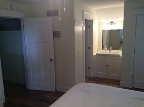 4 chambres, fer et planche à repasser, lit parapluie, Wi-Fi gratuit