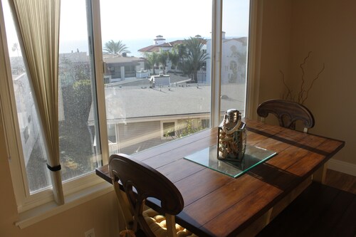 PACIFIC PARADISE 49 steps to beach Stunning View!  