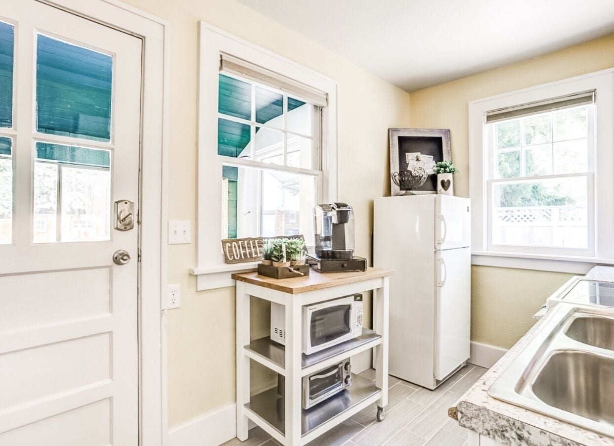 Geladeira, micro-ondas, fogão, cooktop