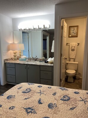 2 bedrooms, iron/ironing board, travel cot, free WiFi