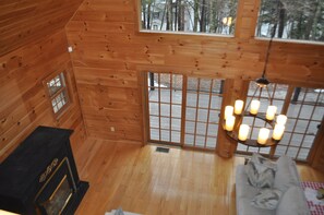 TV, fireplace, DVD player, books