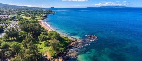 Plage à proximité, chaise longue, serviettes de plage