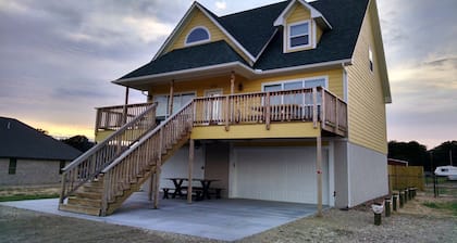 Suuri järvinäköala lähellä järveä - vuodepaikkoja 12, WiFi ja lautasen avulla