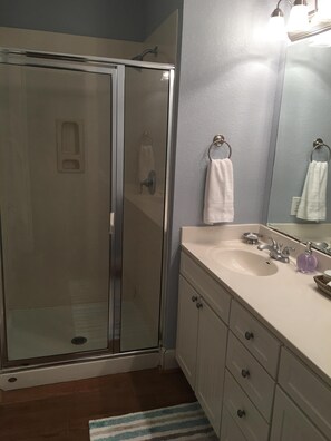 Combined shower/bathtub, hair dryer, towels, soap