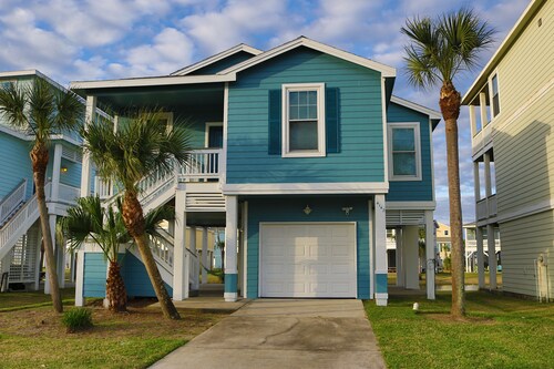 Pointe West Galveston - Sleeps 8-10 - Beach Club - Golf Cart - Dogs Welcome