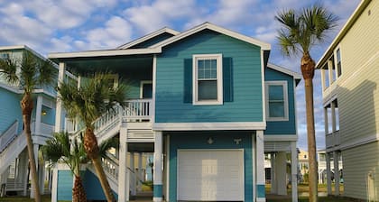 Pointe West Galveston - Sleeps 8-10 - Beach Club - Golf Cart - Dogs Welcome