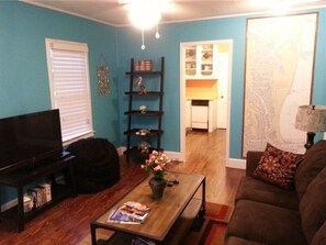 Smart TV, reproductor de DVD, libros y videoteca 