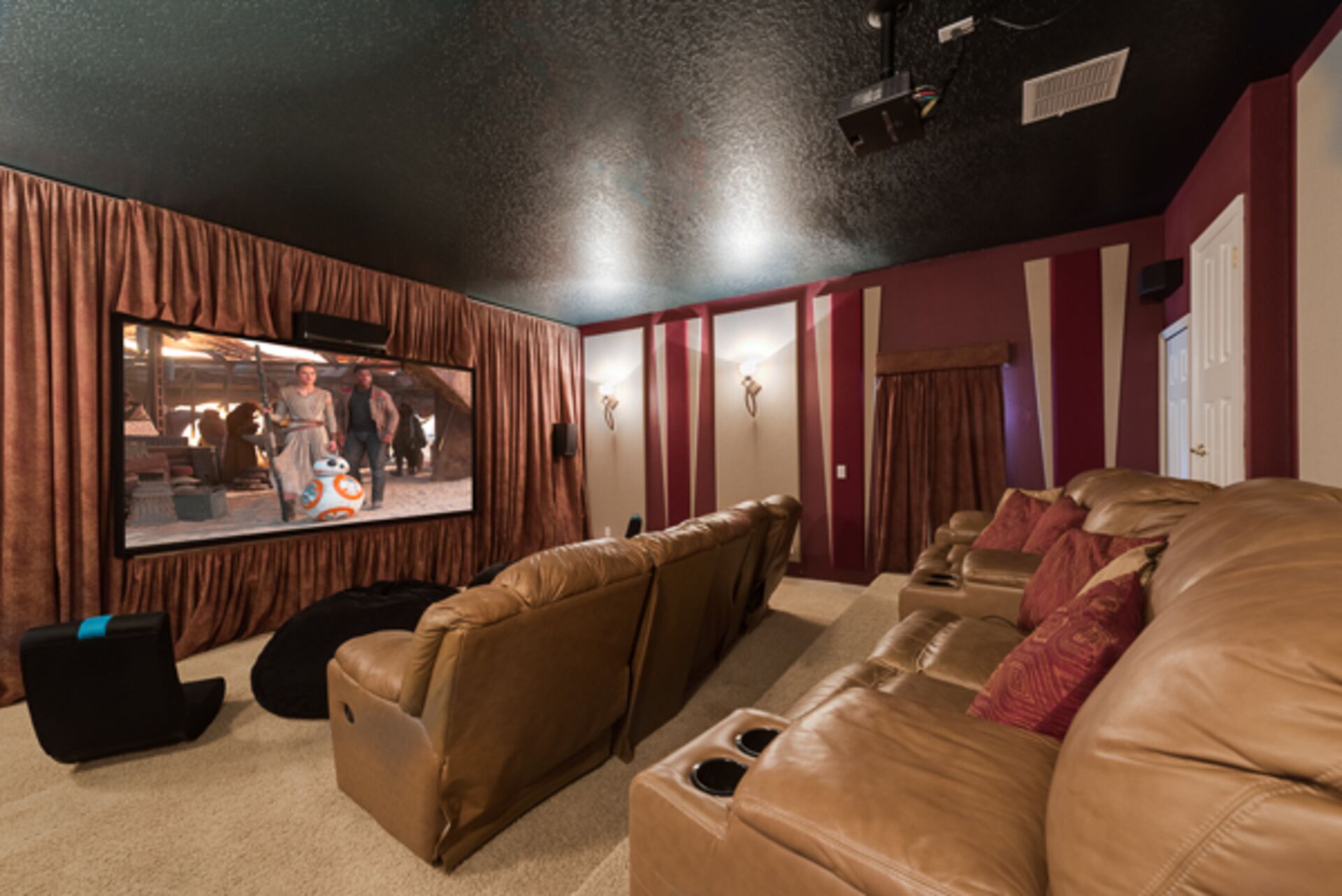 智能電視、書籍、 辦公室