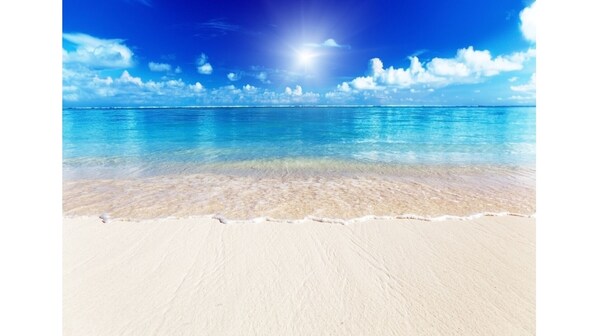 Beach nearby, sun loungers, beach towels