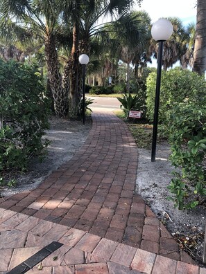 Property grounds - Siesta Key Beach IDEAL LOCATION BEACH, VILLAGE, HEATED POOL (Siesta Key)