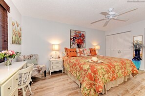 1 slaapkamer, een kluis op de kamer, een bureau