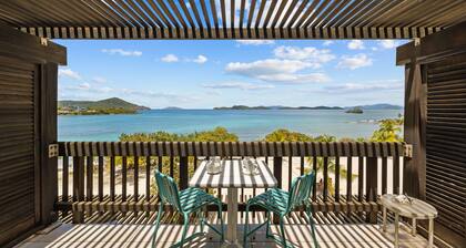 Sapphire Outlook Villa : Beachfront 2-story Top Floor Villa on Sapphire Beach