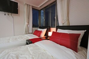 Desk, laptop workspace, free WiFi, bed sheets - Petit Grande Nuage (Tokyo)