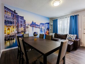 Dining - Nice and cozy duplex close to everything in KC! (Overland Park)