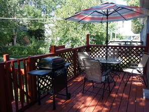 Outdoor dining - Nice and cozy duplex close to everything in KC! (Overland Park)