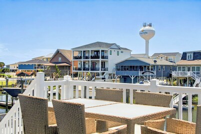 Canal House 2 short blocks to the beach with beach access!