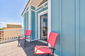 Property grounds - Canal House 2 short blocks to the beach with beach access! (Ocean Isle)