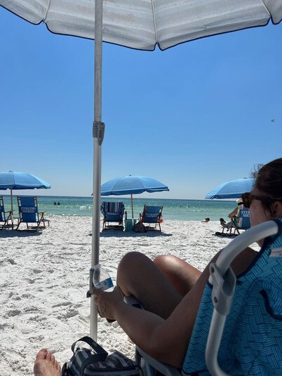 Heart of Destin -Beautiful Views -July Special! Book 5 or 6 nights get 1 FREE