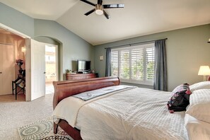 4 Schlafzimmer, Schreibtisch, Bügeleisen/Bügelbrett, WLAN