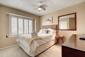 4 bedrooms, desk, iron/ironing board, WiFi