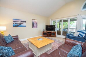 Smart-TV, Netflix, Hulu, DVD-Player